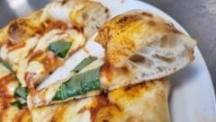 Das „Pizza-Geschenk“ (Symbolbild) entpuppte sich als Trickdiebstahl. (Bild: Thomas Sandhofer)