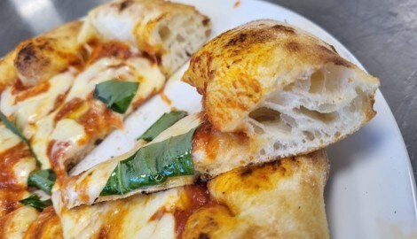Das „Pizza-Geschenk“ (Symbolbild) entpuppte sich als Trickdiebstahl. (Bild: Thomas Sandhofer)