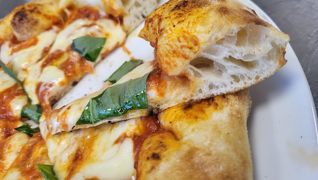 Das „Pizza-Geschenk“ (Symbolbild) entpuppte sich als Trickdiebstahl.