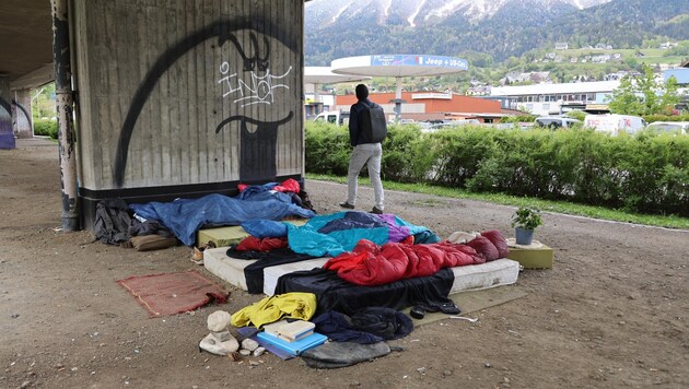 Anyone who "lives" under the bridge here is poor. How should the authorities deal with this? (Bild: Birbaumer Johanna)