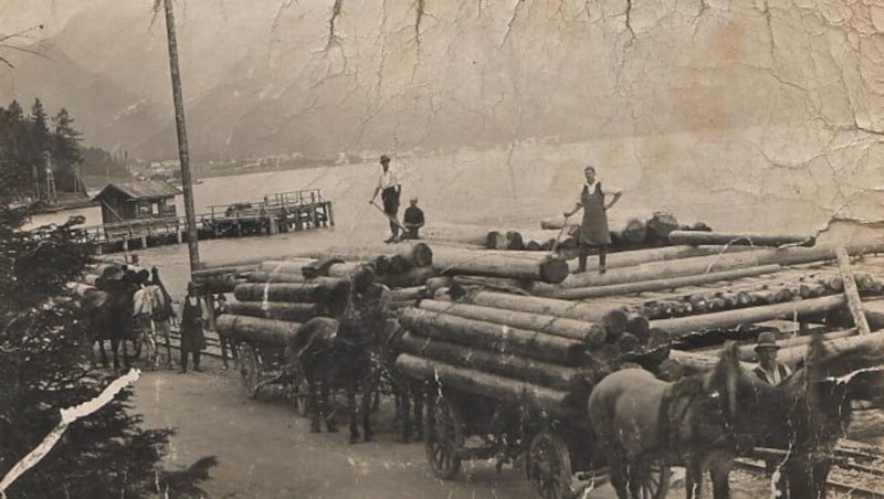 Mit Pferden wurde am Achensee das Material für das Einlaufbauwerk herangekarrt. (Bild: Archiv Jenbacher Museum)