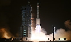 Das Raumschiff „Shenzhou 18“ mit drei Männern an Bord hob vom Weltraumbahnhof Jiuquan in der ...