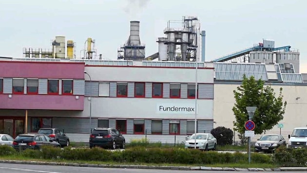 Chipboard has been produced at the Fundermax site in Neudörfl for over 50 years. Formaldehyde, which occurs naturally in wood, is emitted in the process. (Bild: Reinhard Judt/Reinhard Judt, Krone KREATIV)
