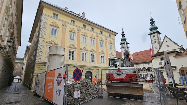 The excavators have already pulled up in front of the Palais Salzamt. (Bild: Tragner Christian)