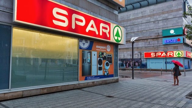 Macaristan'ın Nyiregyhaza kentinde bir Spar mağazası (Bild: stock.adobe.com/Panama - stock.adobe.com)