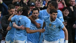 Seit 2017 kickt Bernardo Silva (m.) für Manchester City. (Bild: AFP/APA/Ben Stansall)