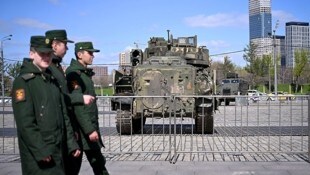 Im „Park des Sieges“ sollen bis anlässlich des Gedenkens an das Ende des Zweiten Weltkriegs am 9. Mai an die 30 unterschiedliche „Beutestücke“ ausgestellt werden. (Bild: APA/AFP/Natalia KOLESNIKOVA)