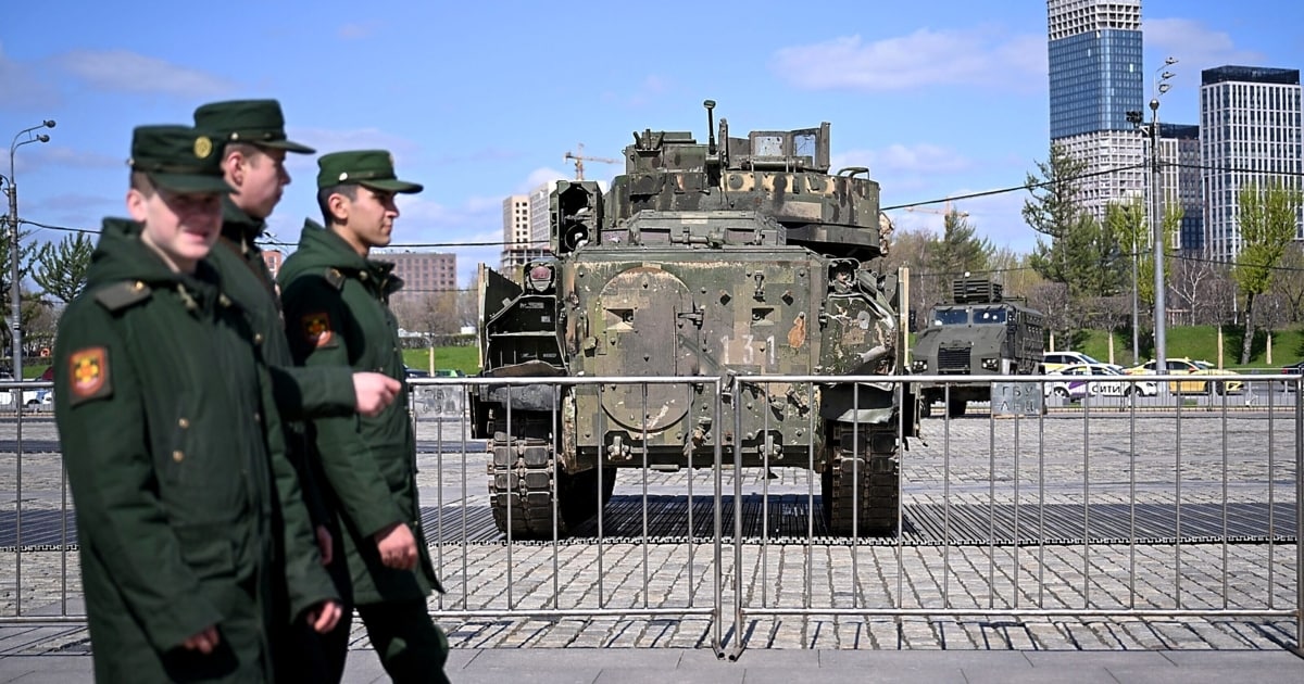 Panzer Aus Dem Westen Russland Präsentiert „beutestücke“ Aus Der