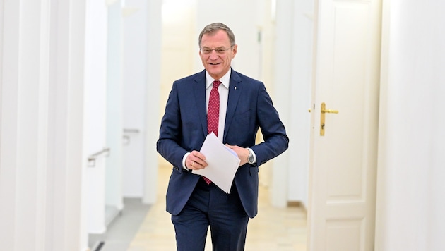 Upper Austria's Governor Thomas Stelzer is preparing the state for a bleak time: "We have to make savings." (Bild: Harald Dostal / 2024)