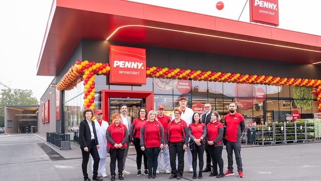 The PENNY Jennersdorf team is delighted with the newly opened store. (Bild: Penny/Robert Harson)