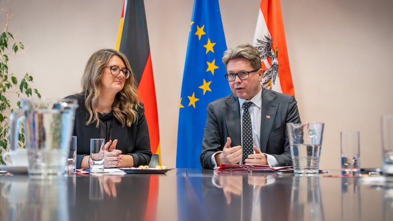 Wollen voneinander lernen: Berlins Bildungsstaatssekretärin Christina Henke und Bildungsminister Martin Polaschek. (Bild: Philipp Gaiko)