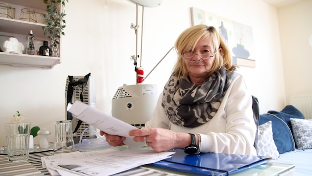 At the behest of her insurance company, the health insurance fund no longer pays out rehabilitation benefits. The seriously ill Claudia Angelberger now receives 16.25 euros a day in emergency assistance. (Bild: Tröster Andreas)
