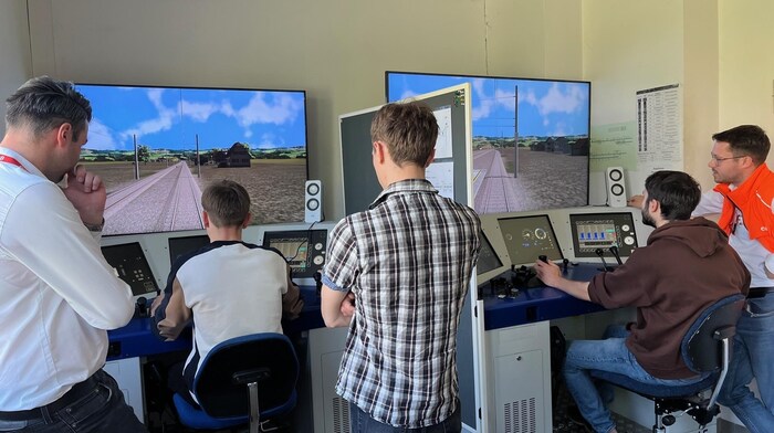 In der Bahn-Remise konnte Besucher des ÖBB-Karrieretag auch am Simulator üben.