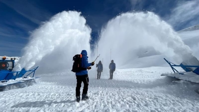 Nur noch wenige Meter! Kurz bevor die Großglockner Hochalpenstraße freigefräst wurde.  (Bild: Elisa Aschbacher)