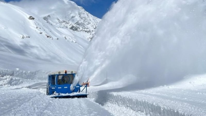 Die tief verschneite Großglockner Hochalpenstraße wurde von den Schneemassen befreit.  (Bild: Elisa Aschbacher)