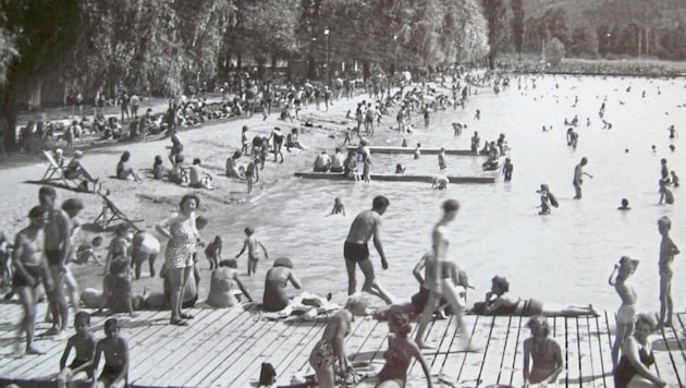 Schon vor Jahrzehnten stürmten die Badegäste das Strandbad. (Bild: TAÖ/AAvK)