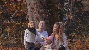 Ein Bild von der glücklichen Familie, die Gemeinde sammelt nun Geld für die Witwe.