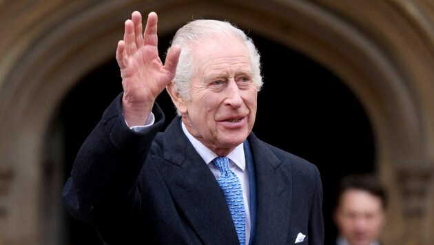 The British King Charles III has commented on the riots in his country. (Bild: AP ( via APA) Austria Presse Agentur/AP/Hollie Adams)