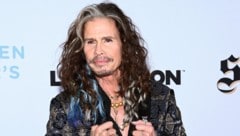 Ein Bundesrichter in Manhattan hat eine Klage endgültig abgewiesen, in der Steven Tyler beschuldigt wird, Mitte der 1970er-Jahre ein ehemaliges Teenager-Model zweimal an einem Tag sexuell missbraucht zu haben. (Bild: APA/Getty Images via AFP/GETTY IMAGES/Araya Doheny)