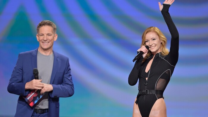 Andi Knoll begrüßte Kaleen auf der Bühne von „Die große Chance“.