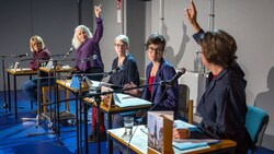 Demokratie am Theater: abstimmen über den Fortgang des Stücks (Bild: Johannes Gellner)
