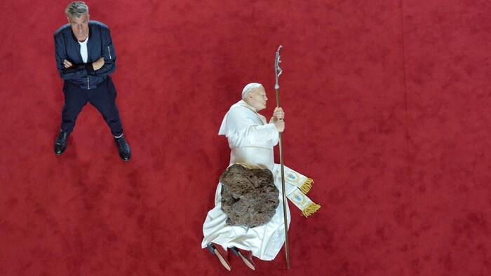 Maurizio Cattelan hatte einst mit einer Skulptur des von einem Meteoriten erschlagenen Papst ...