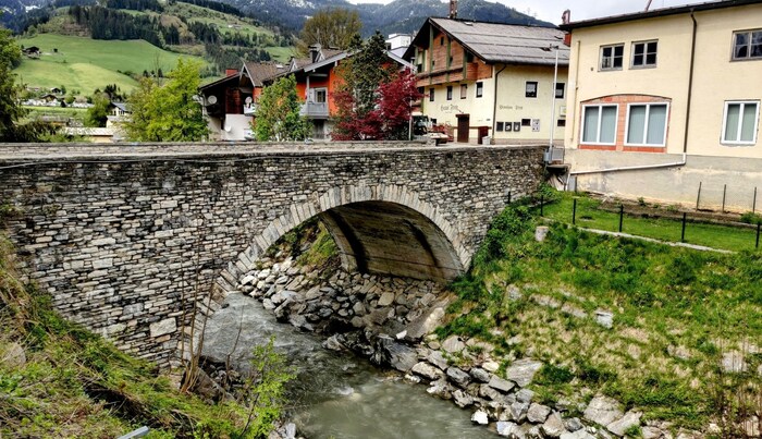 Die Brücke über die Wagrainer Ache wurde nach dem Ehepaar Buder benannt.