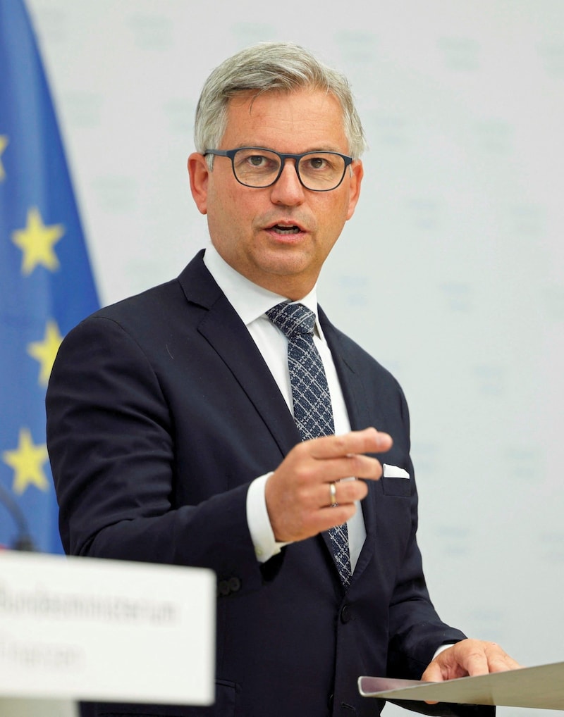 Finanzminister Brunner spricht von Treffasicherheit (Bild: REUTERS)