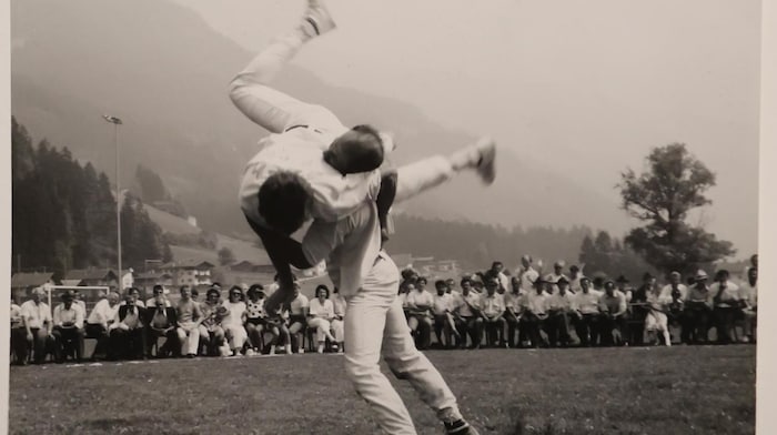 Siegfried Gruber – in der Luft – bei einem Kampf in jungen Jahren.