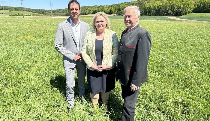 Mayor Gernot Kremsner, project manager Helga Galosch and chairman Werner Sinkovics.