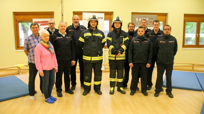 Patrick Wimmer and Alexander Schmidt with exercise observers, including LFKDT Franz Kropf and ...