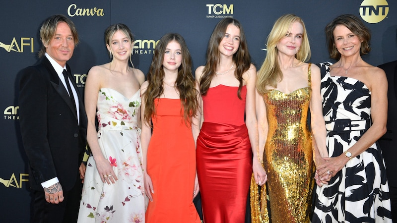 Nicole Kidman mit ihrer Familie: Ehemann Keith Urban, die gemeinsamen Töchter Faith Margaret und Sunday Rose sowie Schwester Antonia Kidman (rechts) und Nichte Sybella Hawley  (Bild: APA/AFP/Valerie Macon)