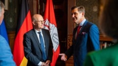 Hamburgs Bürgermeister Peter Tschentscher mit Wirtschaftsstadtrat Peter Hanke (Bild: Senatskanzlei Hamburg)