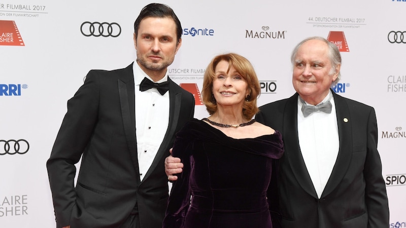 Simon Verhoeven with his parents Senta Berger and Michael Verhoeven (Bild: dpa/Tobias Hase)