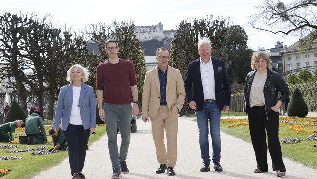Die Mitglieder der Regierung: Andrea Brandner, Kay-Michael Dankl, Bernhard Auinger, Florian Kreibich, Anna Schiester. (Bild: Tschepp Markus)