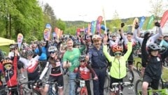 Kelag-Vorstand Danny Güthlein und Polizei-Oberst Adi Winkler motivierten die Biker bereits beim Start.  (Bild: Hronek Eveline)