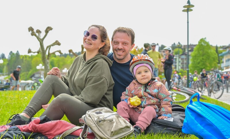 Die kleine Mara ist erst zwei und schon das zweite Mal mit Mama Marina und Papa Stefan dabei! (Bild: EVELYN HRONEK)