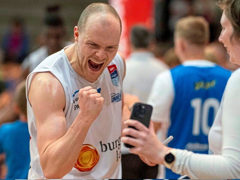 Kapitän Käferle brüllte die Freude über den Halbfinal-Einzug heraus. (Bild: GEPA)