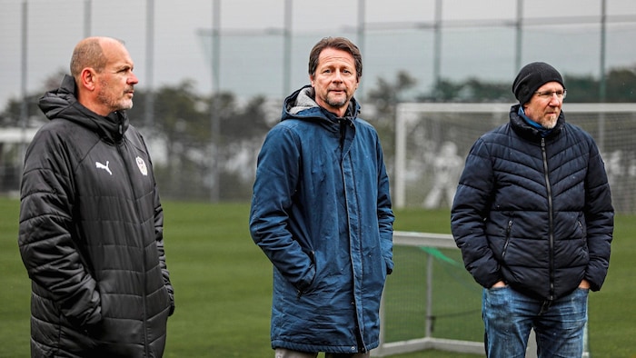 ÖFB-Sportdirektor Peter Schöttel (mi.)besuchte die U17 von Teamchef Martin Scherb in Lindabrunn.