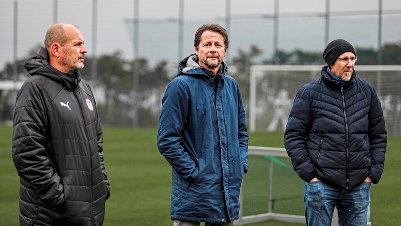 ÖFB-Sportdirektor Peter Schöttel (mi.)besuchte die U17 von Teamchef Martin Scherb in Lindabrunn. (Bild: ÖFB/Tugrul Karacam)