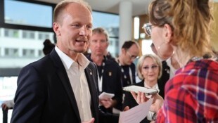 Innsbrucks neuer Bürgermeister Johannes Anzengruber im Gespräch mit „Krone“- Redakteurin Nadine Isser. (Bild: Birbaumer Christof)