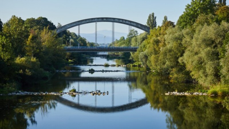 Brücke über die Traisen, Regierungsviertel, St. Pölten (Bild: (C) Rupert Pessl)