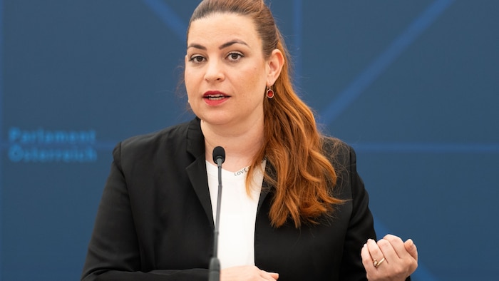 Nina Tomaselli.