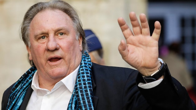 Gérard Depardieu Paris'te polis tarafından gözaltında tutuluyor. (Bild: APA/AFP/BELGA/THIERRY ROGE)