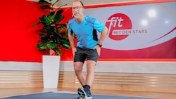 „Das Anstrengendste haben wir fast schon geschafft!“, freut sich Mählich nach einem wenig schweißtreibenden Workout.  (Bild: tv.orf.at)