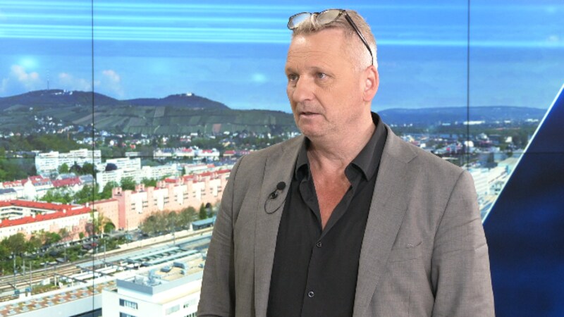 „Krone“-Innenpolitik-Journalist Erich Vogl im krone.tv-Talk (Bild: krone.tv)