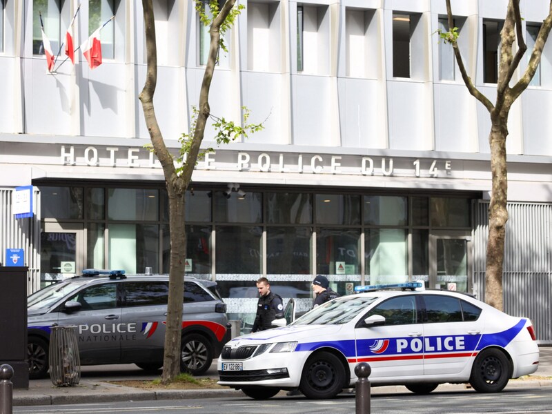 Gerard Depardieu is in custody at this police station. (Bild: APA/AFP/Antonin UTZ)