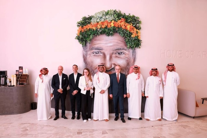 The presentation in Saudi Arabia also took place recently. Rudi Kobza (2nd from left) and ...
