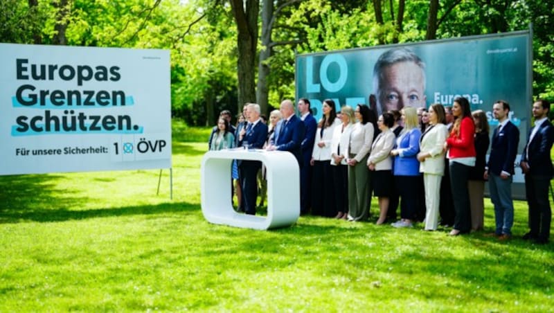 Spitzenkandidat Reinhold Lopatka hat am Montag das Programm und die Plakate der ÖVP für die EU-Wahl präsentiert. (Bild: APA/Eva Manhart)