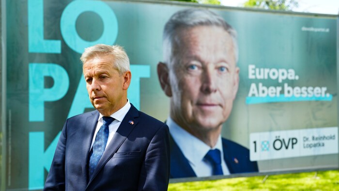 Top candidate Reinhold Lopatka presented the ÖVP's program and posters for the EU elections on ...